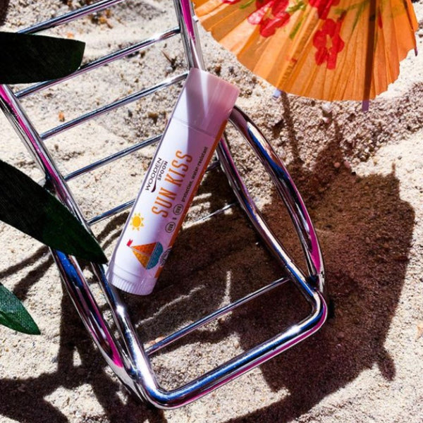 Drevená lyžička Sun Kiss balzam na pery SPF 45 <tc>BIO</tc> (4,3 ml)