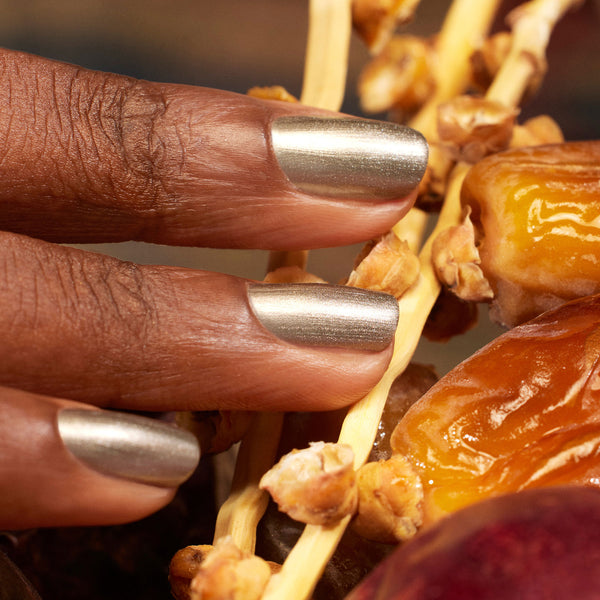 Manucurist Green schnoucí lak na nehty - Metallic (15 ml)