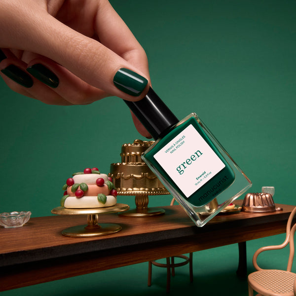 Manucurist Green schnoucí lak na nehty - Emerald (15 ml)