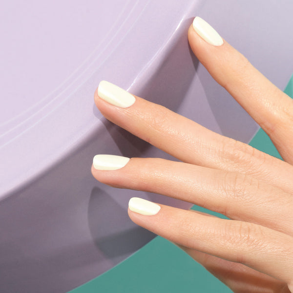 Manucurist Green schnoucí lak na nehty - Porcelaine (15 ml)