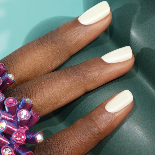 Manucurist Green schnoucí lak na nehty - Porcelaine (15 ml)