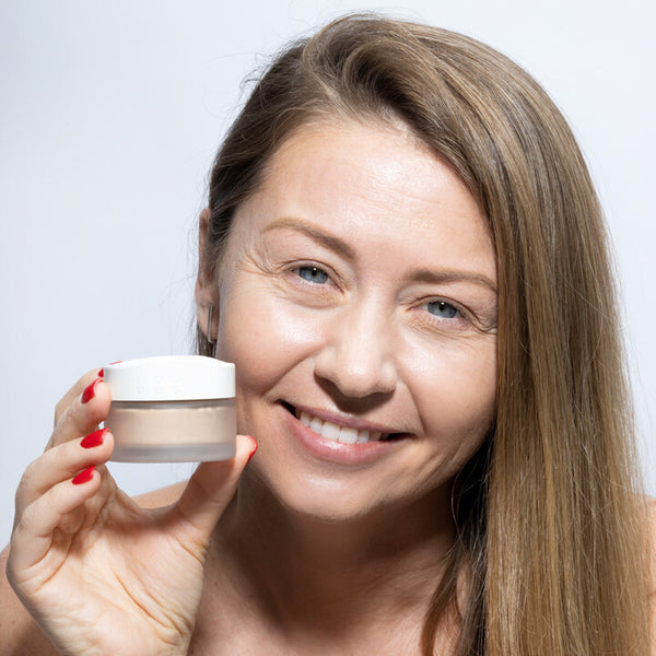 Uoga Uoga Minerání pudrový make-up s jantarem (10 g)