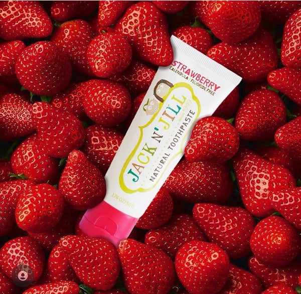 Akčná sada Jack n' Jill Detská zubná pasta - jahoda (50 g) + detská zubná kefka Bunny