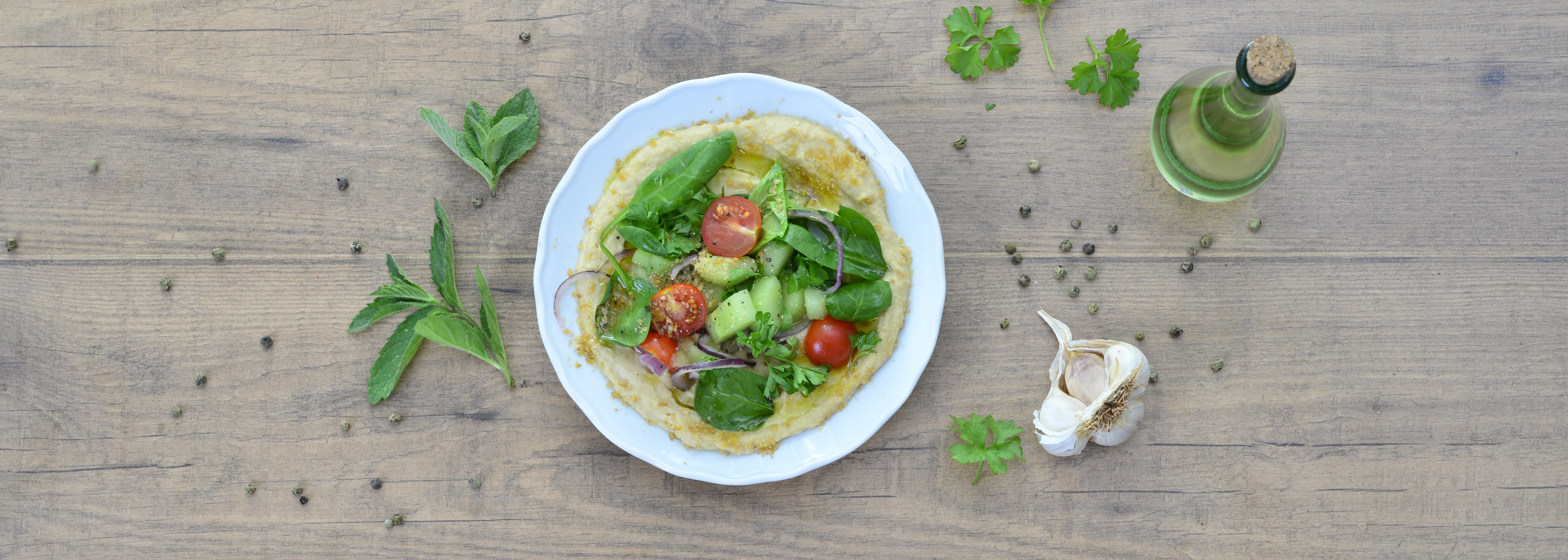 Hummus se semínky a salátem – videorecept