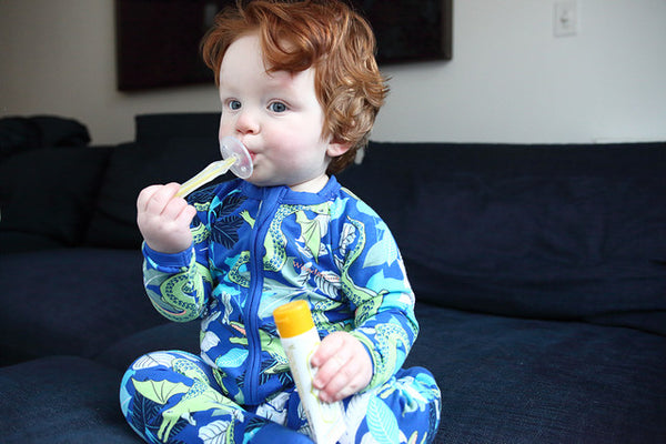 Detská silikónová zubná kefka Jack n' Jill s bezpečnostným štítom (1 ks)