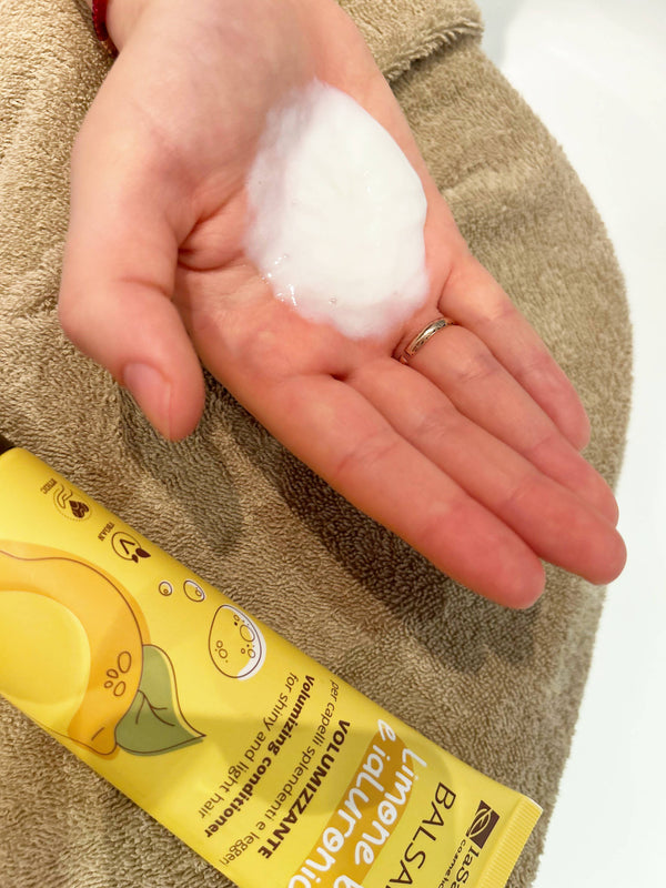 laSaponaria Lehký kondicionér pro objem vlasů s citronem a kyselinou hyaluronovou (150 ml)