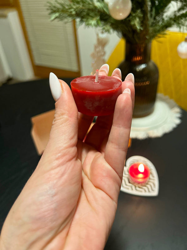 Kerzenfarm Sada čajových svíček ze včelího vosku (9 ks + stojánek) - bezobalové, červené