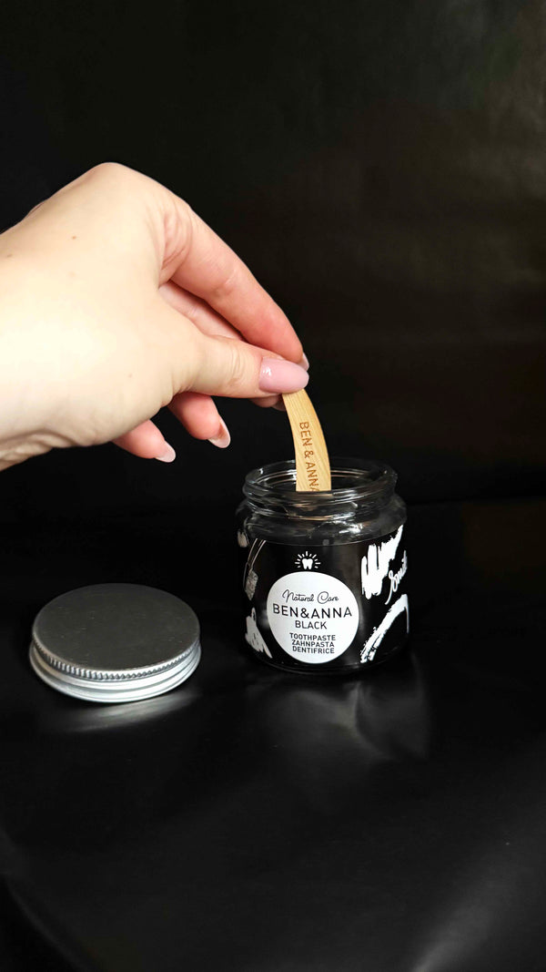 Zubná pasta Ben & Anna na bielenie zubov s aktívnym uhlím (100 ml)