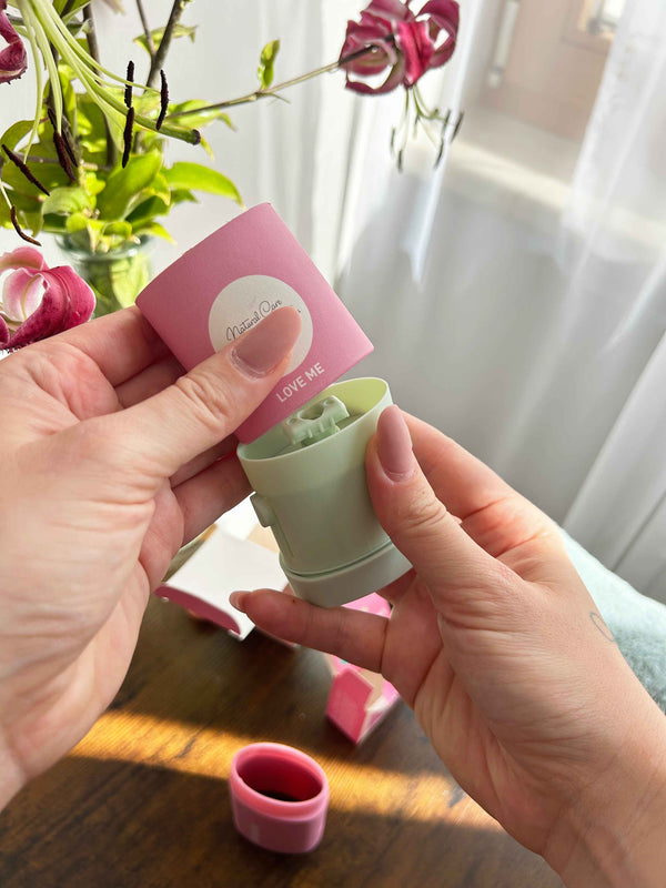 Ben & Anna Tuhý deodorant se znovupoužitelným aplikátorem (40 g) -Love Me