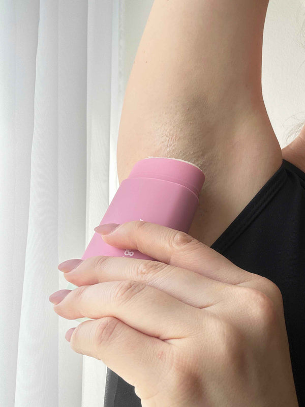 Ben & Anna Tuhý deodorant se znovupoužitelným aplikátorem (40 g) -Love Me