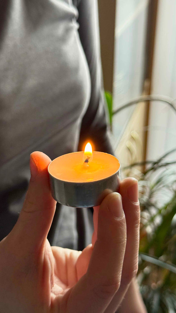 Kerzenfarm Sada čajových svíček z palmového vosku v plechu (50 ks)