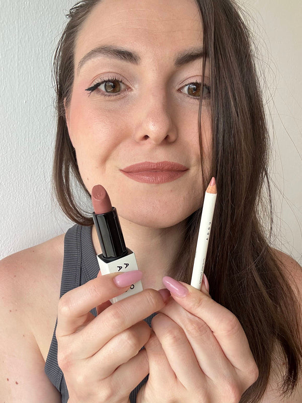 Uoga Uoga Vyživující rtěnka (4 g)