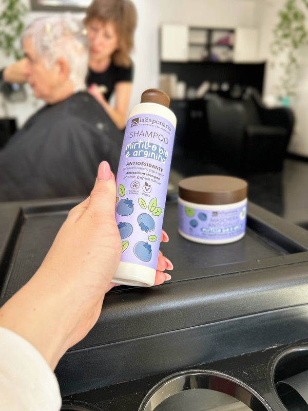 laSaponaria Antioxidační šampon na šedivé vlasy s BIO borůvkou a argininem (200 ml)