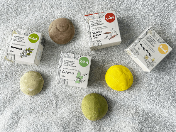 Kvitok Tuhý šampón s kondicionérom proti lupinám Moringa