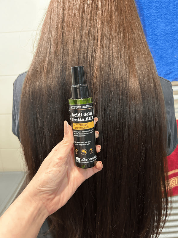 laSaponaria Active sprej proti krepovateniu vlasov s AHA ovocnými kyselinami (100 ml)