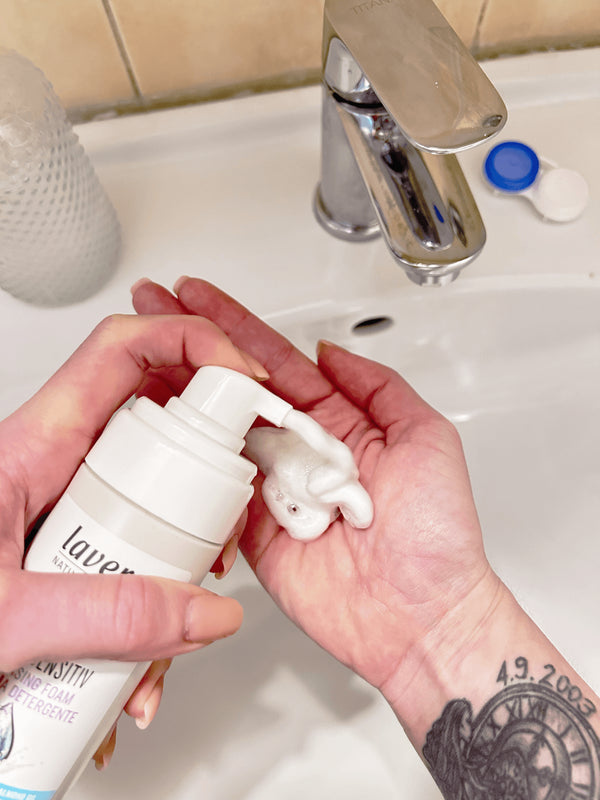 Lavera Basis Sensitive jemná čistiaca pena na tvár <tc>BIO</tc> (150 ml)