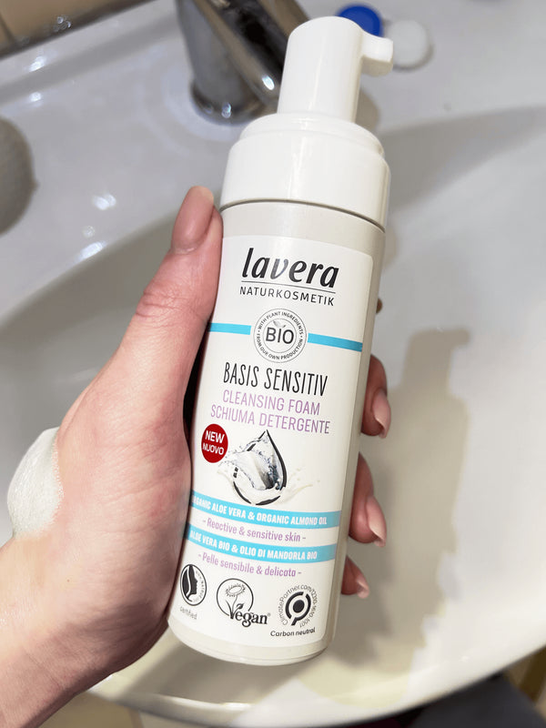 Lavera Basis Sensitive jemná čistiaca pena na tvár <tc>BIO</tc> (150 ml)