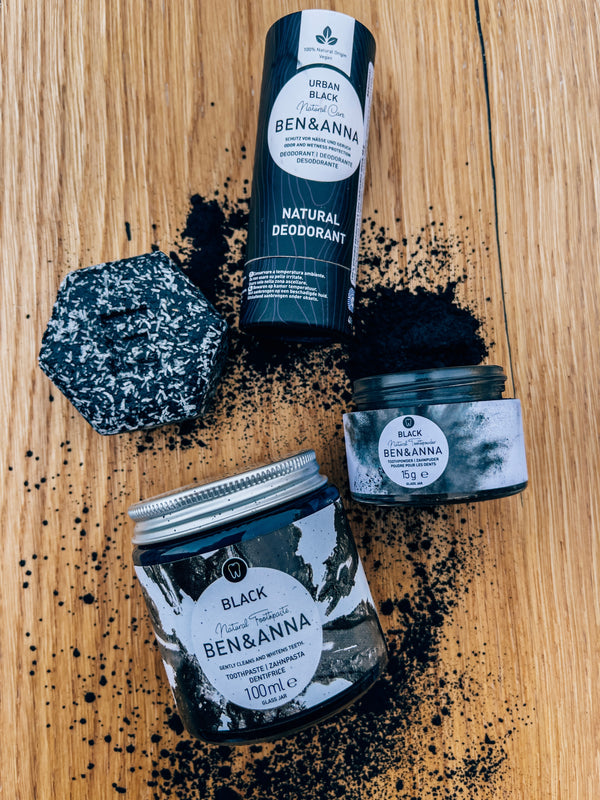 Ben & Anna Bieliaci prášok na zuby s aktívnym uhlím (15 g)