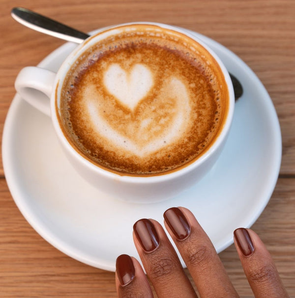 Manucurist Green Flash LED gél lak na nechty - gaštanový (15 ml)