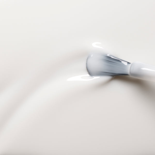 Manucurist Green Flash LED gél lak na nechty - mliečne biely (15 ml)