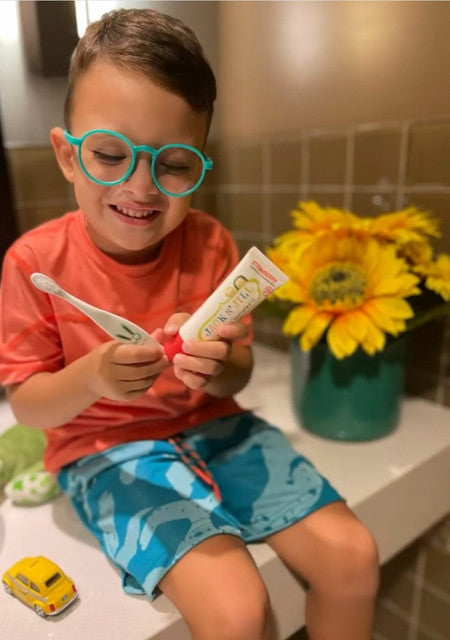 Akčná sada Jack n' Jill Detská zubná pasta - jahoda (50 g) + detská zubná kefka Bunny