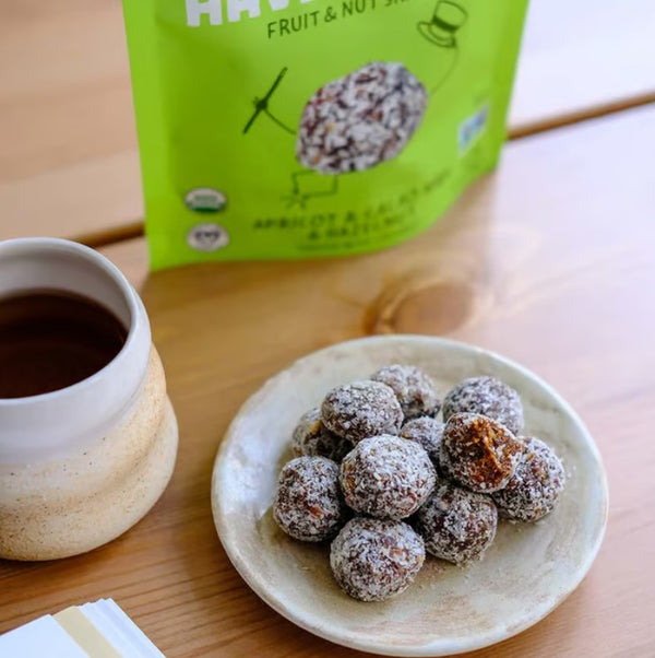 Sunny Fruit Ovocné guľôčky z datlí a marhúľ s kúskami kakaa a lieskových orieškov obalené v kokose <tc>BIO</tc> (126 g)