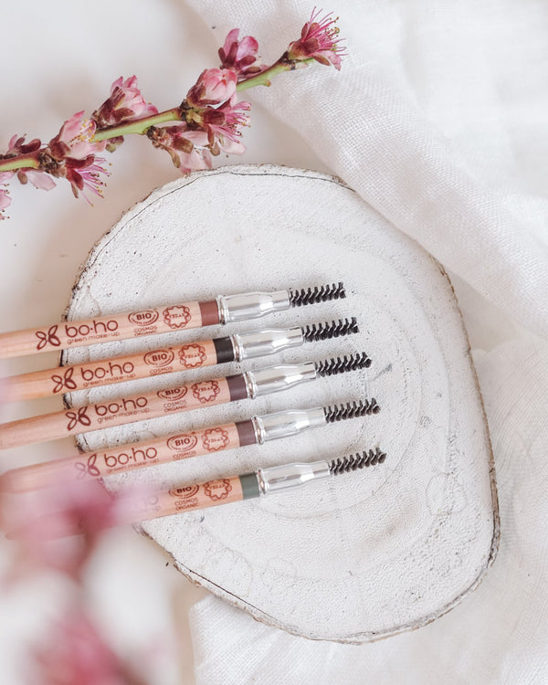 Boho Green Make-up ceruzka na obočie <tc>BIO</tc> (0,8 g)