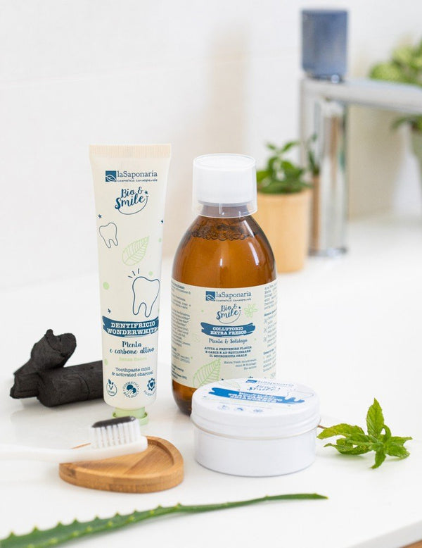 laSaponaria Extra svieža ústna voda s mätou a zlatobyľou <tc>BIO</tc> (250 ml)