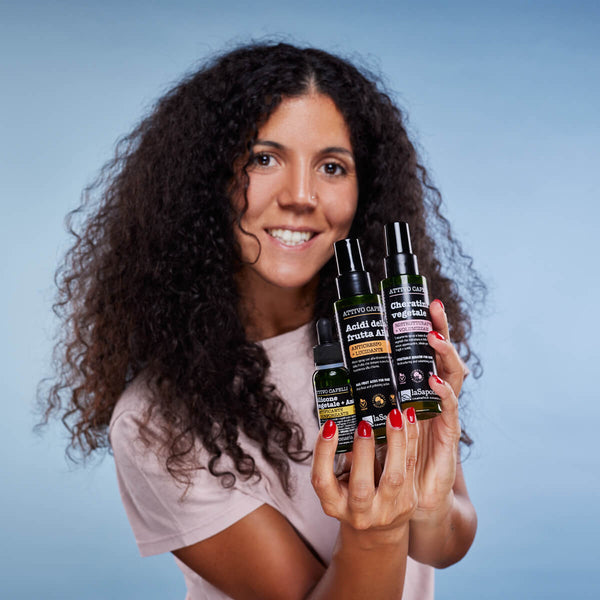 laSaponaria Active sprej proti krepovateniu vlasov s AHA ovocnými kyselinami (100 ml)