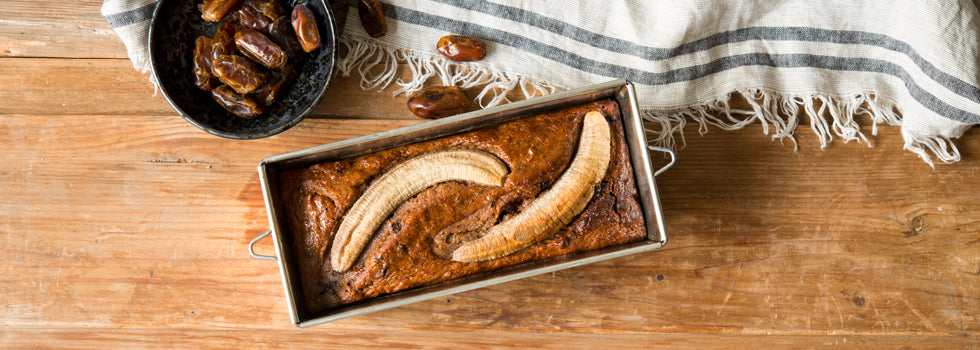 Banánový chlebíček s datlovým sirupem