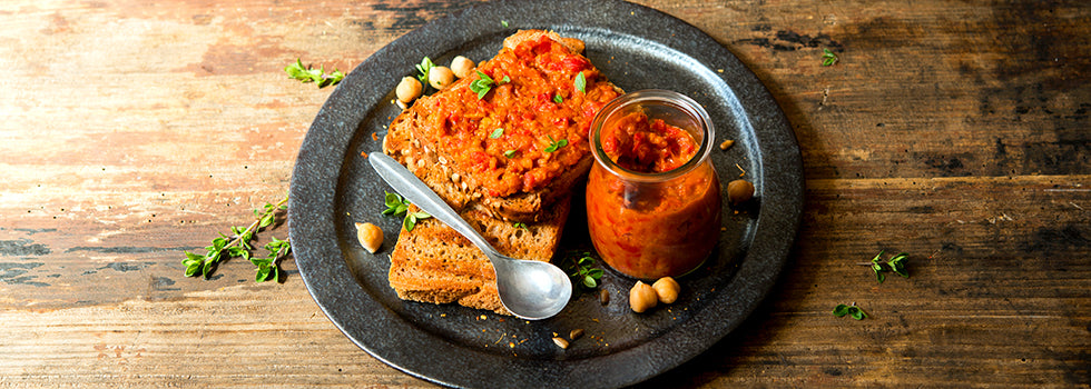 Topinky s pikantní cizrnovou pomazánkou