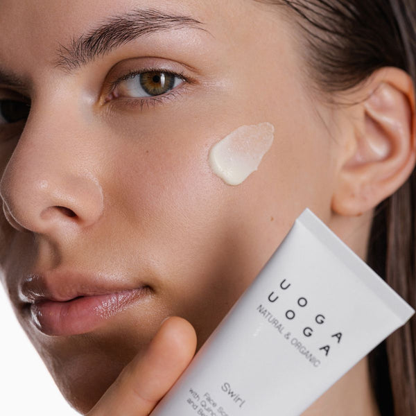 Uoga Uoga Jemný pleťový peeling s extraktem z kdoule Swirl (40 ml)