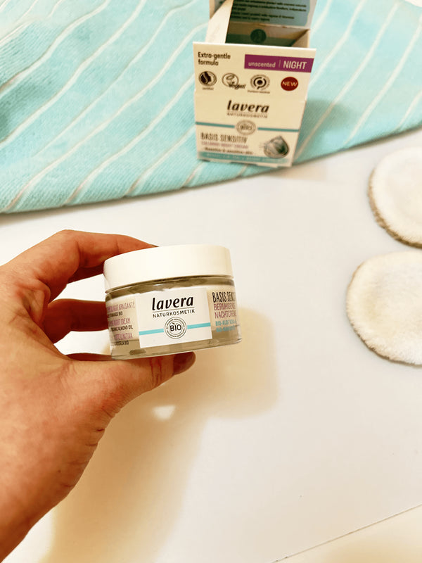 Lavera Basis Sensitive Upokojujúci hydratačný krém bez parfumu <tc>BIO</tc> - nočný (50 ml)