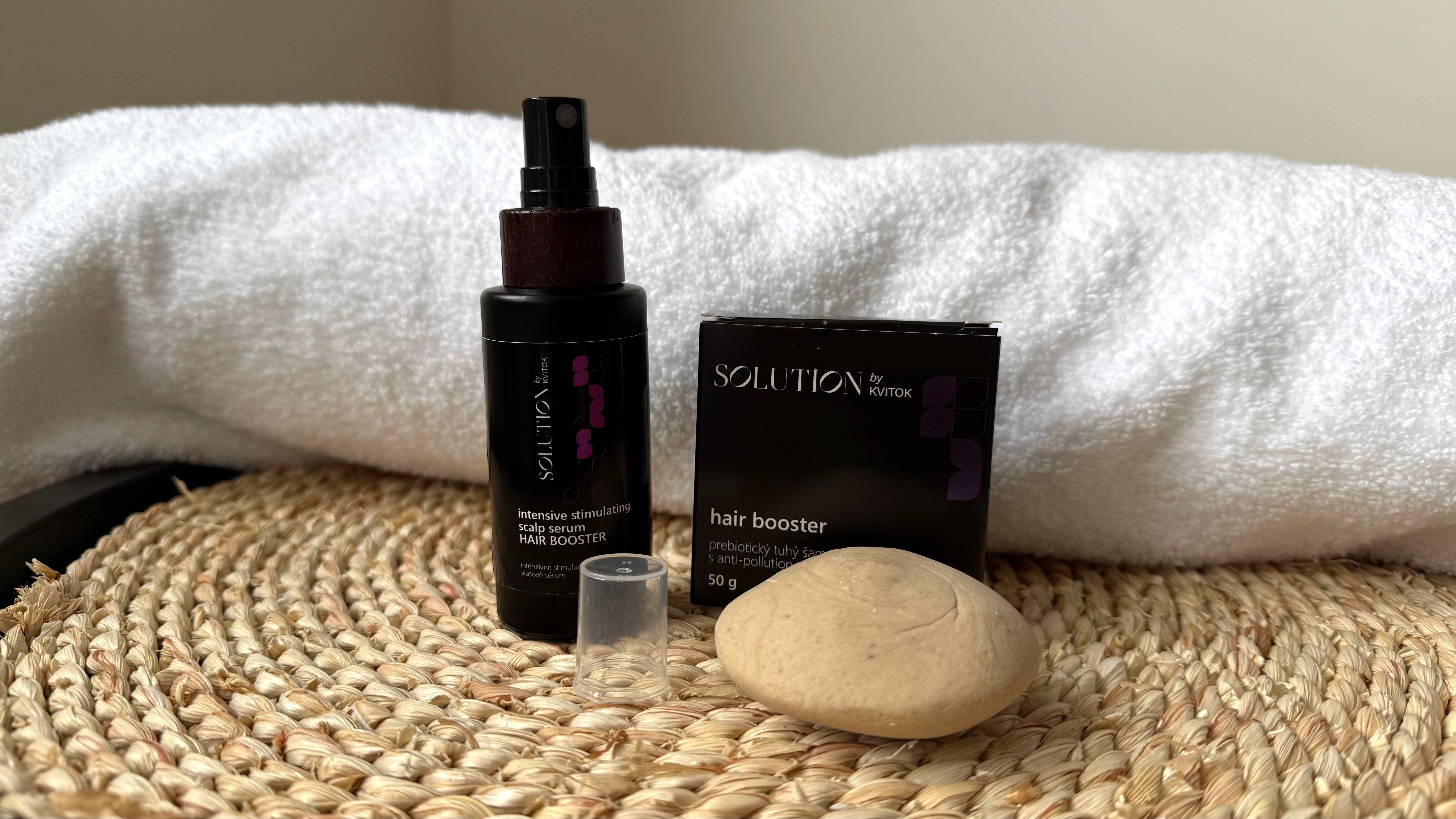 Kvitok Solution Prebiotický tuhý šampón s ochranou proti znečisteniu Hair Booster (50 g)