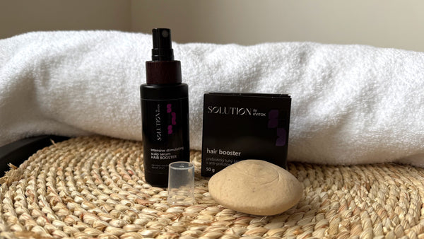 Kvitok Solution Prebiotický tuhý šampón s ochranou proti znečisteniu Hair Booster (50 g)