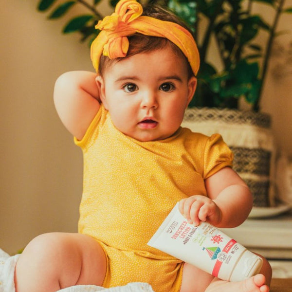 Drevená lyžička Telové mlieko na opaľovanie v tube Baby & Family SPF 50 <tc>BIO</tc>