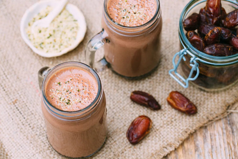 Proteinové smoothie s konopnými semínky a kakaem